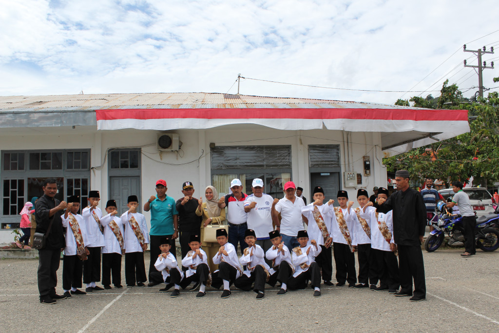 Silat Gelombang Gampong Hulu. Memperingati Hari Ulang Tahun Republik Indonesia Yang Ke 72